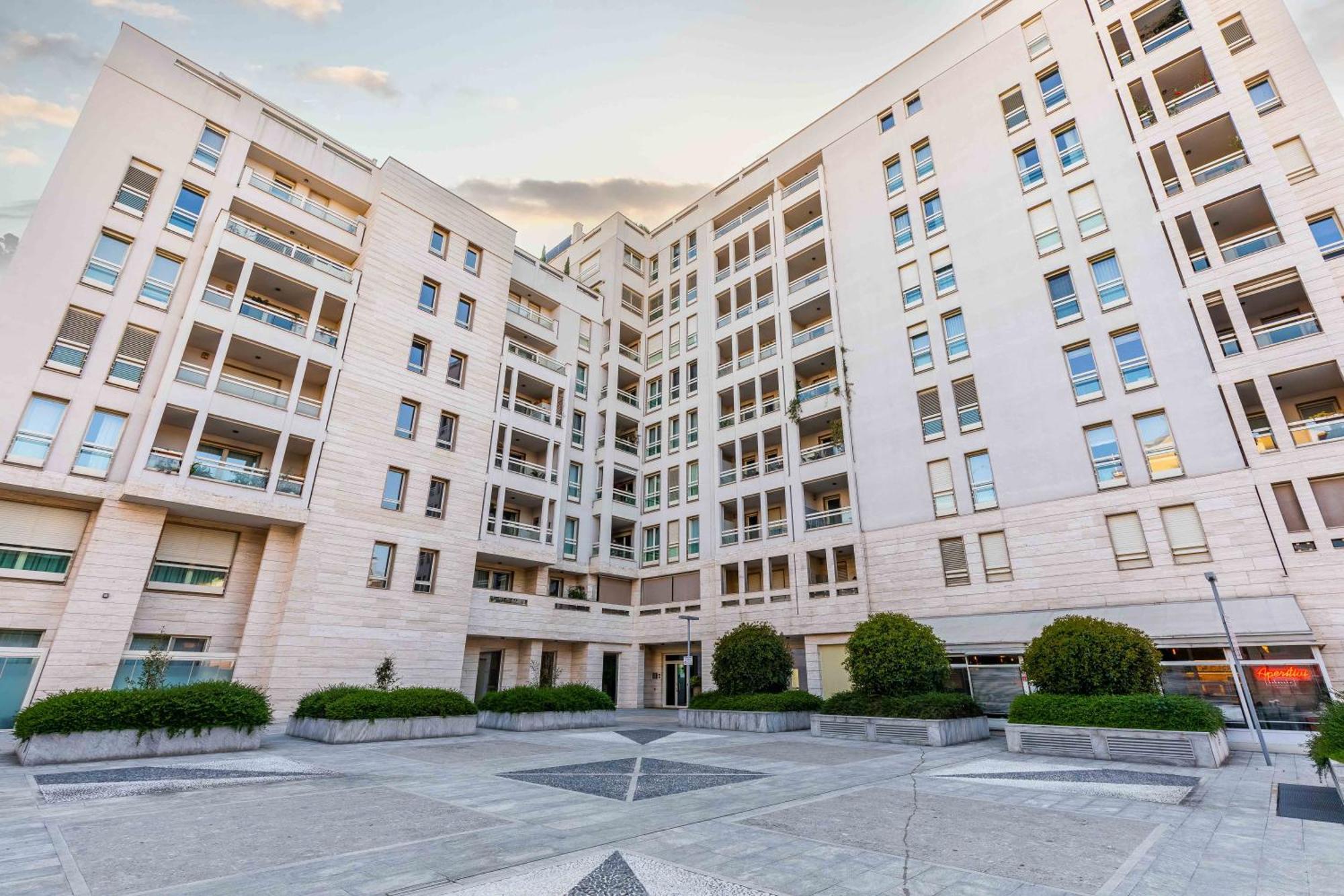 Luxury Apartment - Free Private - Parking Maestri Campionesi 16 Милано Екстериор снимка